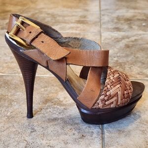 Leather platform sandals